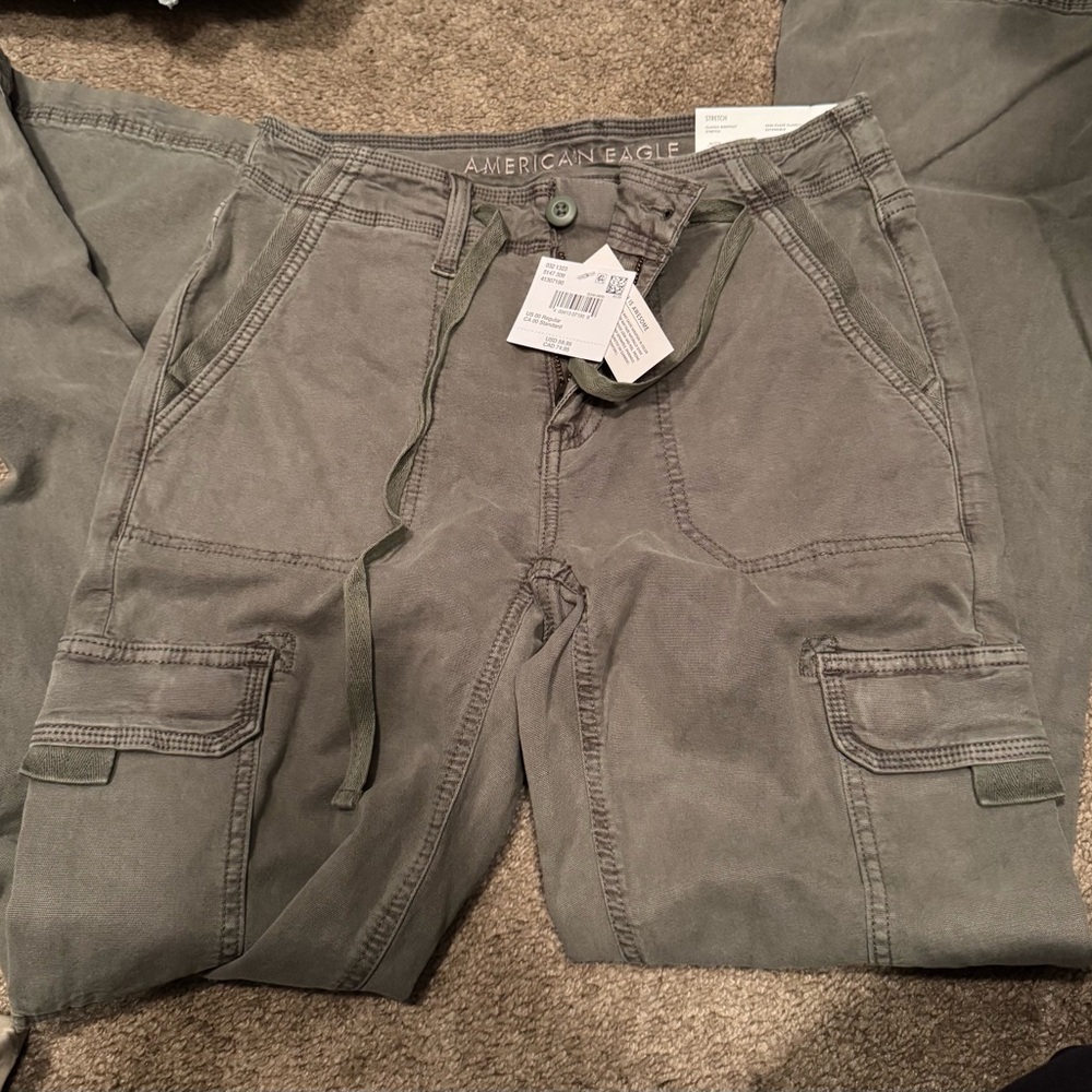 American Eagle Cargo Pants in Green bootcut 00
